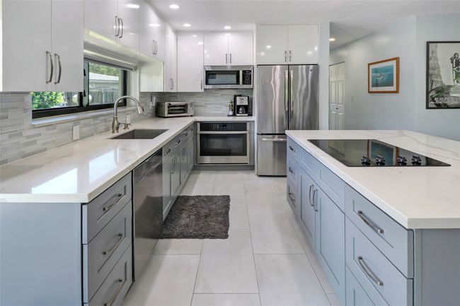 2141 Ne 49 Th St, House other with 3 bedrooms, 2 bathrooms and null parking in Lighthouse Point FL | Image 13