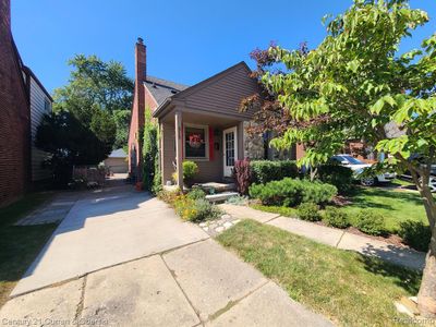 515 N Waverly Street, Home with 3 bedrooms, 1 bathrooms and null parking in Dearborn MI | Image 2