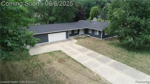 11564 Pleasant View Dr, Pinckney, MI, 48169-9558 | Card Image