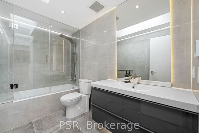 184 Strachan Ave, House attached with 5 bedrooms, 5 bathrooms and 1 parking in Toronto ON | Image 30