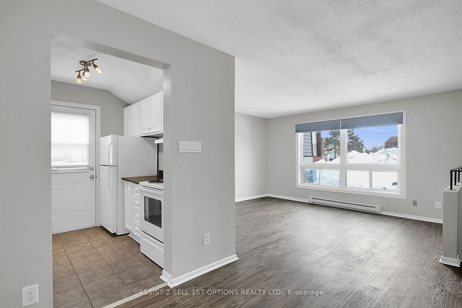 98 - 13C Woodvale Gn Crescent, Condo with 3 bedrooms, 2 bathrooms and null parking in South of Baseline to Knoxdale ON | Image 7
