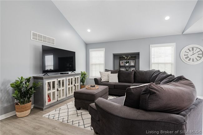 4652 Brush College Rd, Home with 4 bedrooms, 3 bathrooms and null parking in Floyds Knobs IN | Image 4
