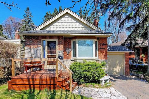 19 Glen Gannon Dr, East York, ON, M4B2W3 | Card Image