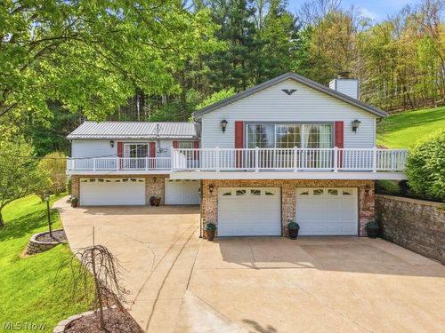 411 E Mohawk Dr, Malvern, OH, 44644-9511 | Card Image
