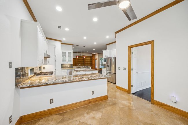 Looking to kitchen from breakfast area | Image 12