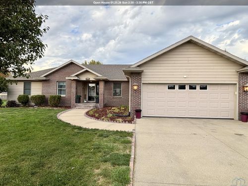 501 Huntington Ct, Sergeant Bluff, IA, 51054-8916 | Card Image