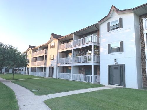 apt-9-137 Gregory St, Aurora, IL, 60504-4148 | Card Image