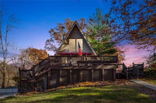 2230 Valley Rd Ne, North Liberty, IA, 52317-9358 | Card Image