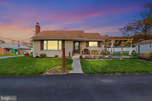 9 Pine St, MOUNT JOY, PA, 17552-1527 | Card Image