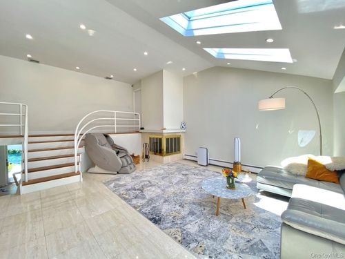 24 Irene Ln E, Plainview, NY, 11803-1912 | Card Image