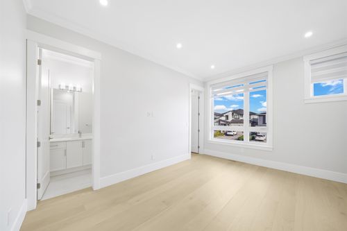 6927 205 St, Langley, BC, V2Y4A4 | Card Image