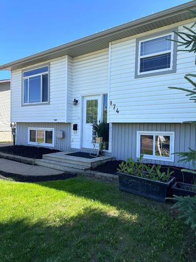 174 Oaks Cres, House detached with 6 bedrooms, 2 bathrooms and 2 parking in Fort Mcmurray AB | Image 1