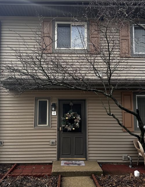 unit-4-2S739 Winchester Cir E, Warrenville, IL, 60555-2528 | Card Image