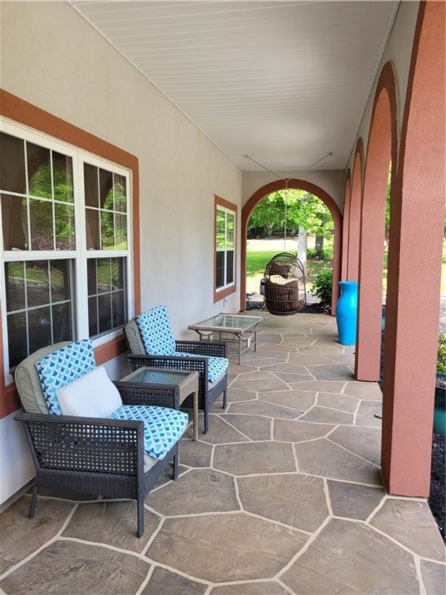 Front porch sitting area | Image 7