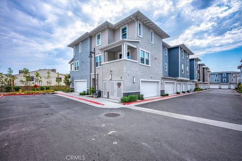 202 Farley Ln, Pomona, CA, 91767-2136 | Card Image
