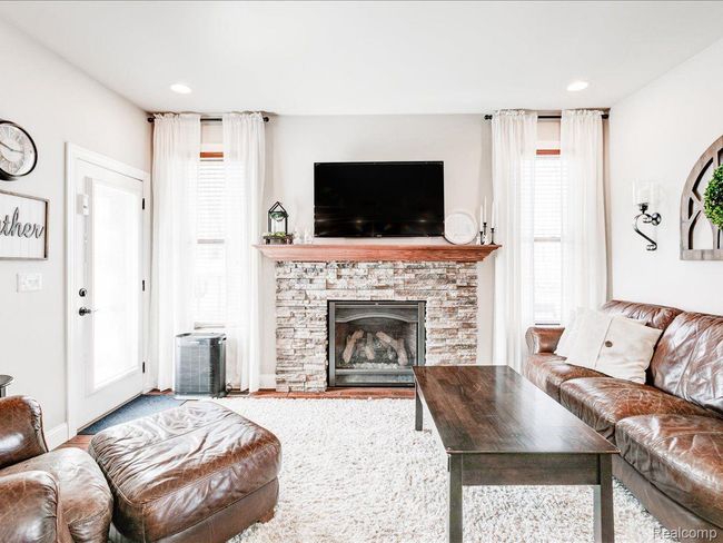 353 Pine River Rd, House other with 5 bedrooms, 4 bathrooms and null parking in Kimball MI | Image 11