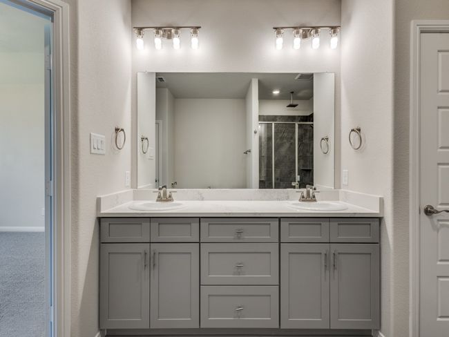Plenty of room for two in this lovely owner's bath! | Image 11