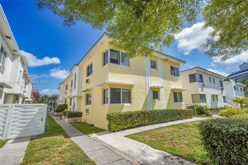 2-955 Bay Dr, Miami Beach, FL, 33141-5622 | Card Image