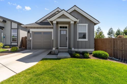 3859 Ne Oakside Loop, Bend, OR, 97701-5916 | Card Image