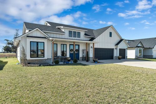 2915 E Sunnyslope St, Park City, KS, 67219-3701 | Card Image