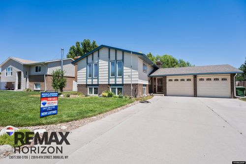 137 S Wind River Dr, Douglas, WY, 82633-2339 | Card Image