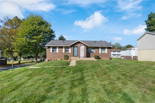 703 Perry Dr Nw, Canton, OH, 44708-3346 | Card Image