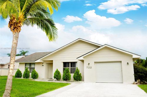 722 Se Thanksgiving Ave, Port St. Lucie, FL, 34984-4511 | Card Image