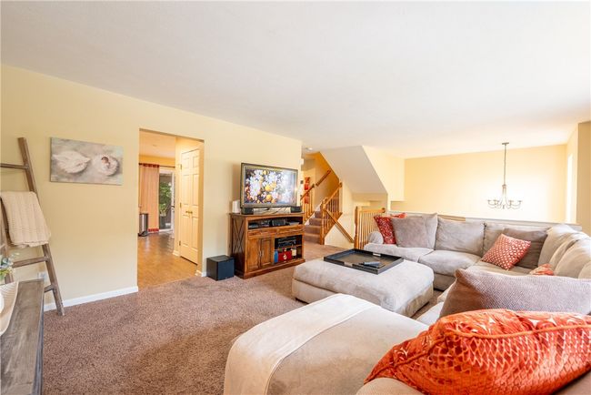 113 Unity Sq, Townhouse with 3 bedrooms, 3 bathrooms and 2 parking in Unity Twp PA | Image 6