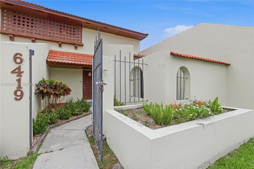 6419 Nw 192nd Ter, Hialeah, FL, 33015-4702 | Card Image