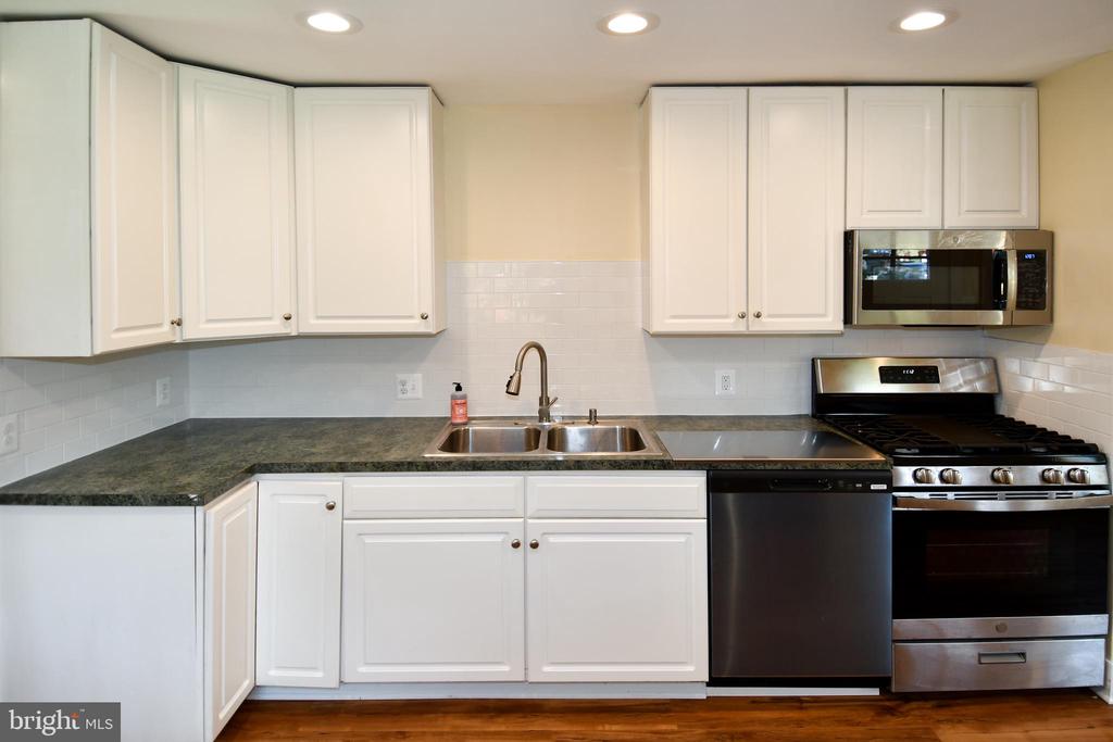 Residential Lease in ALEXANDRIA 2