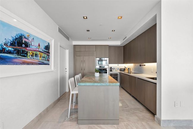 APT-2801 - 50 S Pointe Dr, Condo with 3 bedrooms, 4 bathrooms and null parking in Miami Beach FL | Image 7