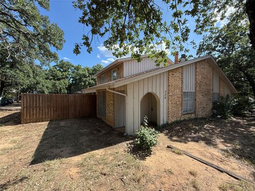 734 Londonderry Ln, Denton, TX, 76205-7880 | Card Image