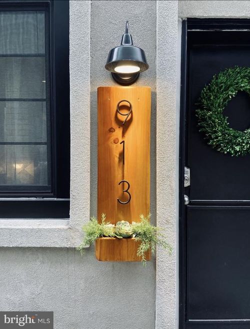 913 S Darien St, PHILADELPHIA, PA, 19147-3915 | Card Image