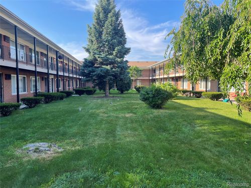 apt-230-25301 5 Mile Rd, Redford, MI, 48239-3749 | Card Image