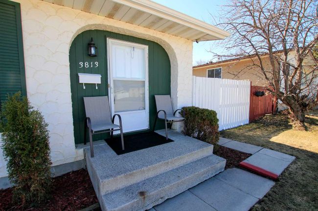 3813 50 A Street, Home with 3 bedrooms, 1 bathrooms and 3 parking in Red Deer AB | Image 2