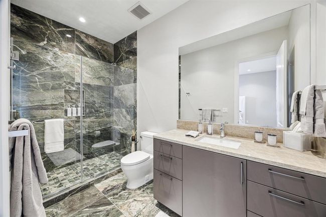 1003 - 2360 Rice Blvd, Condo with 2 bedrooms, 3 bathrooms and 3 parking in Houston TX | Image 12