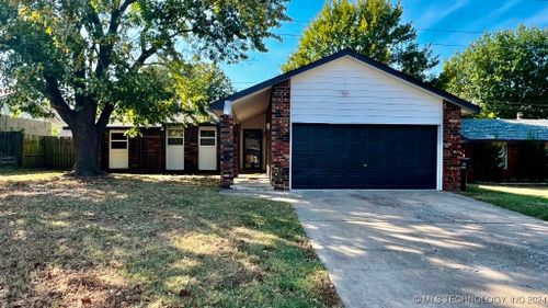 1200 S Maple Place, Broken Arrow, OK, 74012 | Card Image