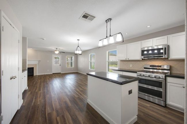 15319 Sableton Crest Ln, House other with 3 bedrooms, 2 bathrooms and 2 parking in Cypress TX | Image 8