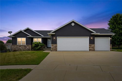 5027 Cotton Ct Sw, Cedar Rapids, IA, 52404-7324 | Card Image