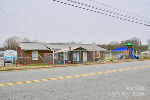 143 Henrietta St, Ellenboro, NC, 28040-9302 | Card Image