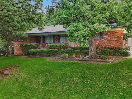 912 Live Oak Ln, Arlington, TX, 76012-2813 | Card Image