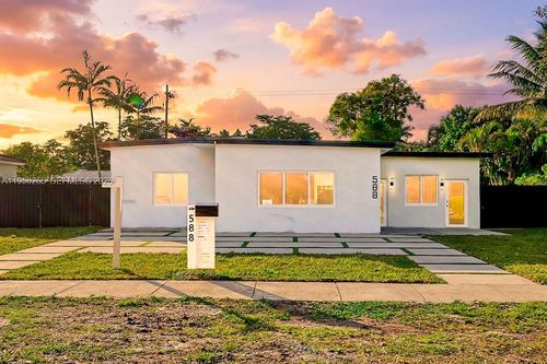 588 Palmetto Dr, Miami Springs, FL, 33166-5828 | Card Image