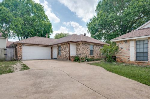 3001 Forest Creek Dr, Fort Worth, TX, 76123-3016 | Card Image