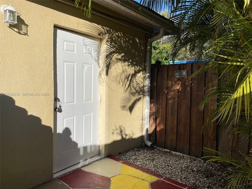 side-14545 Sw 73rd St, Miami, FL, 33183 | Card Image