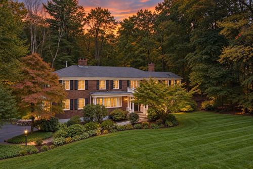 172 Country Dr, Weston, MA, 02493-1136 | Card Image
