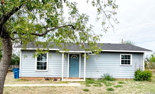 501 Corley Dr, Devine, TX, 78016 | Card Image