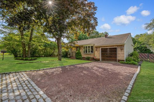 362 W Woodside Ave, Patchogue, NY, 11772-1083 | Card Image