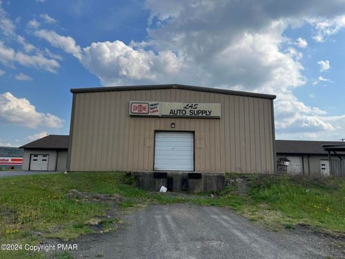 956 Weir Lake Rd, Brodheadsville, PA, 18322-7802 | Card Image