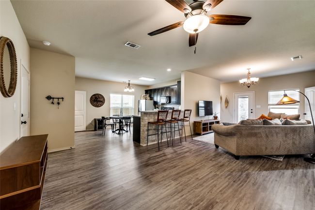 906 Chaparral Trl, Home with 3 bedrooms, 3 bathrooms and null parking in Midlothian TX | Image 7