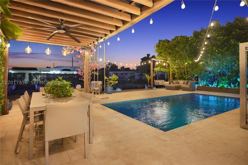5241 Sw 104th Ave, Miami, FL, 33165-7025 | Card Image